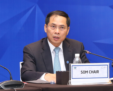 Thứ trưởng thường trực Bộ Ngoại giao Bùi Thanh Sơn – Chủ tịch SOM APEC 2017 phat biểu tại cuộc họp