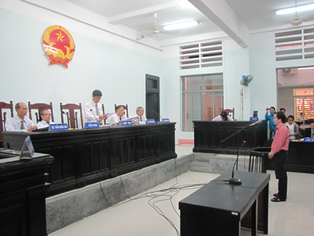 Hoãn xử vụ tham ô tài sản