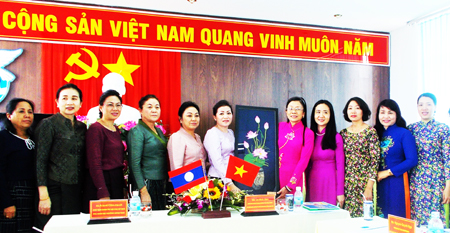 Tiếp đoàn Hội Phụ nữ Bộ Ngoại giao Lào