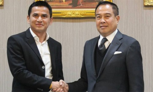 Kiatisuk sẽ dẫn dắt đội tuyển Thái Lan thêm một năm. Ảnh: Komchadluek.