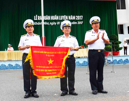 Các đơn vị ra quân huấn luyện