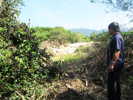 Đường vào khu sản xuất bị bịt kín