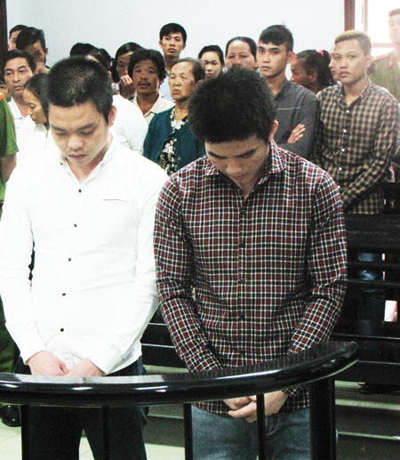 Chém nhau vì chút xích mích