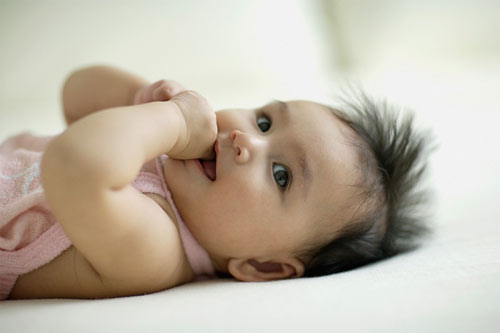 Tật ngậm mút tay ở trẻ