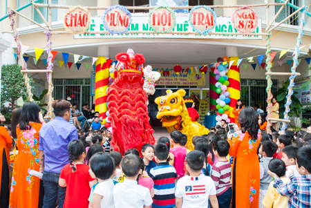 Trường Mầm non 3-2: Tổ chức hội trại "Vòng tay yêu thương"