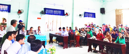 Người dân tham gia buổi đối thoại