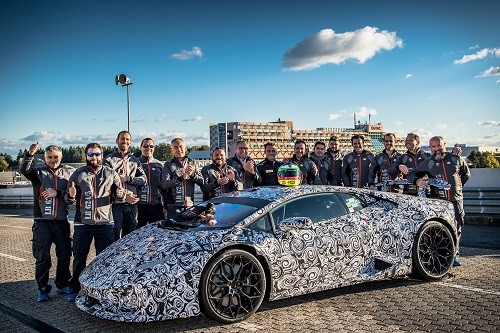 Huracan Performante đã lập kỉ lục mới là 6 phút 52 giây 01 trong vòng đua Nürburgring Nordschleife.