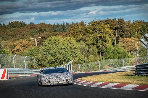 Lamborghini Huracan Performante trên đường đua.