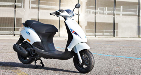   Piaggio Zip là mẫu xe máy giá rẻ và nhỏ nhất của Piaggio Việt Nam. Ảnh minh họa