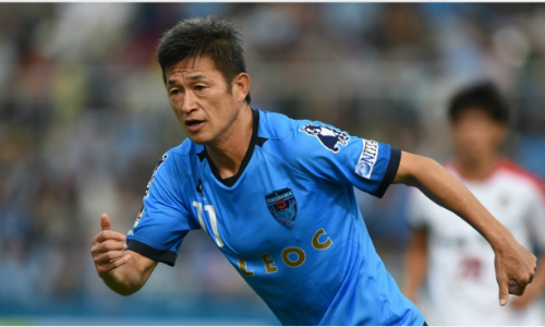 Miura trong màu áo Yokohama. Ảnh: AFP.