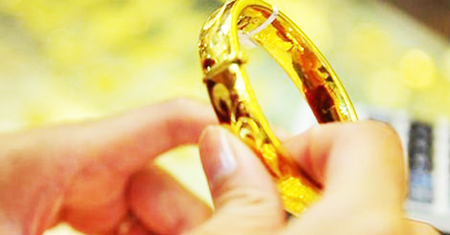 Giảm thê thảm, nhà đầu tư vẫn nên thận trọng