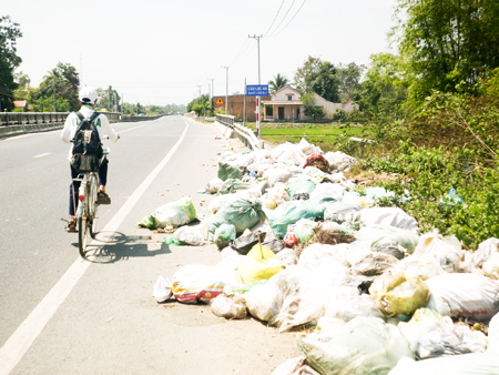 Rác trên Quốc lộ