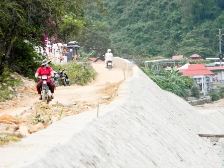 Nên có bảng cảnh báo