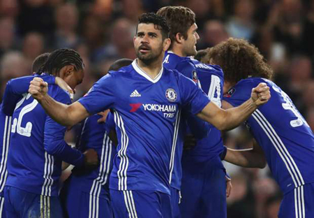 Stoke City khó lòng ngăn cản Chelsea về đích.