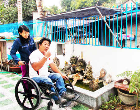 Hạnh phúc bình dị của vợ chồng chị Hường là ngắm tiểu cảnh non bộ  mà anh Hùng tự thiết kế