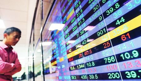 Tiền chảy mạnh vào các cổ phiếu đầu ngành