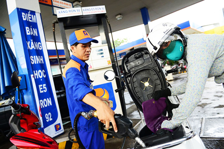 Xăng dầu đồng loạt giảm giá từ 15 giờ chiều nay
