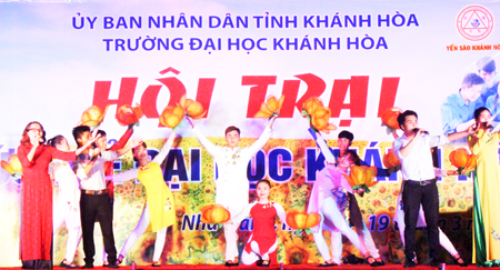 Một tiết mục văn nghệ tại hội trại