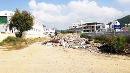 Khu đô thị bắc Vĩnh Hải: Rác, xà bần bủa vây