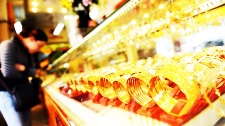 Một tuần ảm đạm, cầm vàng mất giá