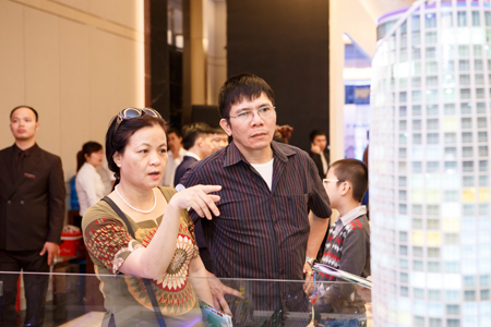 Bể bơi vô cực hình elips thu hút sự quan tâm của khách hàng