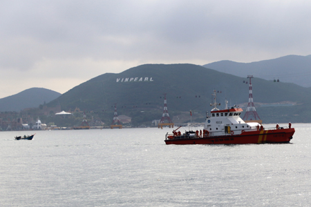 Cứu 8 ngư dân trên tàu cá vỏ thép bị nạn