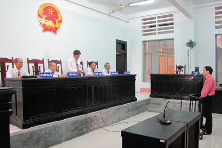 Quang cảnh phiên tòa.