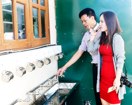 Đưa nước sạch tới trường học