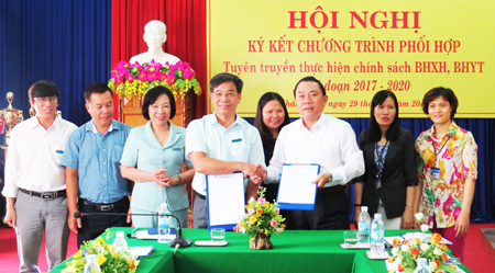 Bảo hiểm Xã hội tỉnh và Sở Thông tin - Truyền thông: Ký kết chương trình phối hợp