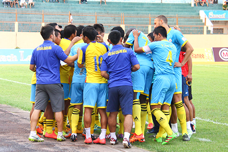 Quốc Chí tỏa sáng, phố biển tiệm cận ngôi đầu