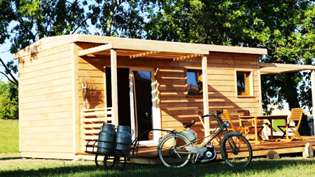 Không cần vữa hay đinh vít, xây nhà nhanh nhất thế giới với loại gạch này