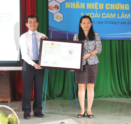 Công bố nhãn hiệu chứng nhận "Xoài Cam Lâm"