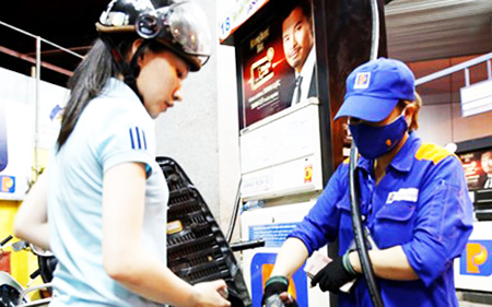 Giá xăng dầu tiếp tục giảm từ 15 giờ chiều nay