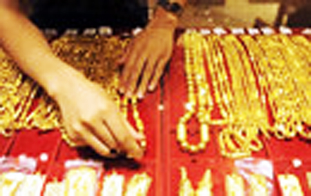 Giá vàng SJC đứng yên, giá vàng thế giới giảm