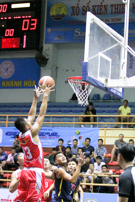 Giải vô địch bóng rổ quốc gia: Không có đội chủ nhà