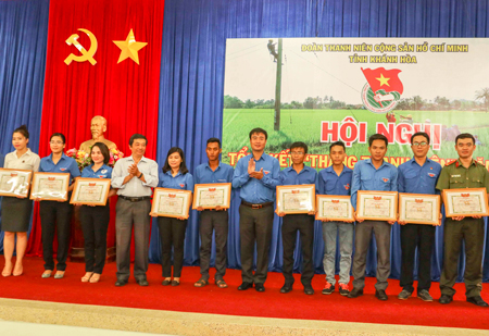 Khen thưởng 15 tập thể, 8 cá nhân tiêu biểu