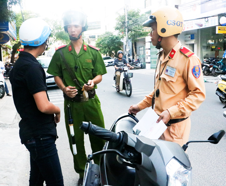 Vi phạm an toàn giao thông ở Nha Trang: Nhiều trường hợp bị xử lý