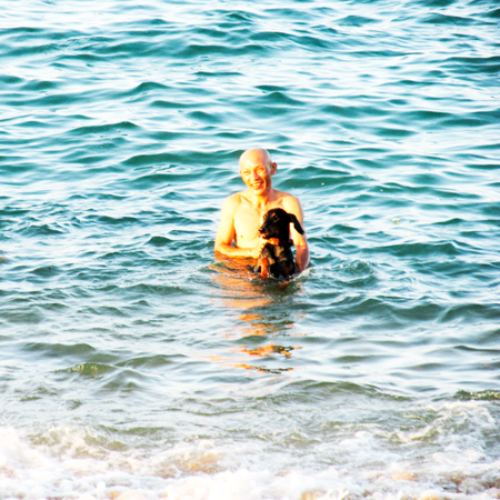 Không nên tắm chung với gia súc