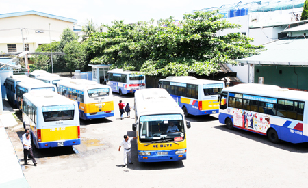 Xe buýt về bến