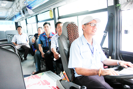 Nhiều hành khách khen tài xế Huỳnh Tấn Thiện  hài hước, thân thiện