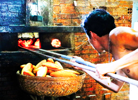 Thợ làm bánh mì truyền thống