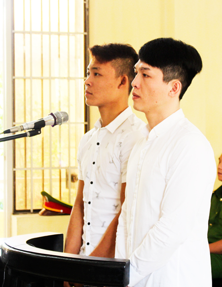 Hoãn xử vì vướng thủ tục bào chữa