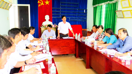 Đồng chí Nguyễn Tấn Tuân chỉ đạo tại buổi làm việc với xã Ninh Vân