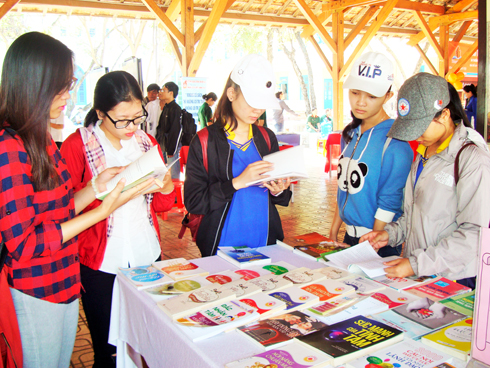 Đưa sách đến gần học sinh, sinh viên