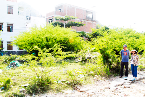 Người dân vui mừng nhận đất tái định cư