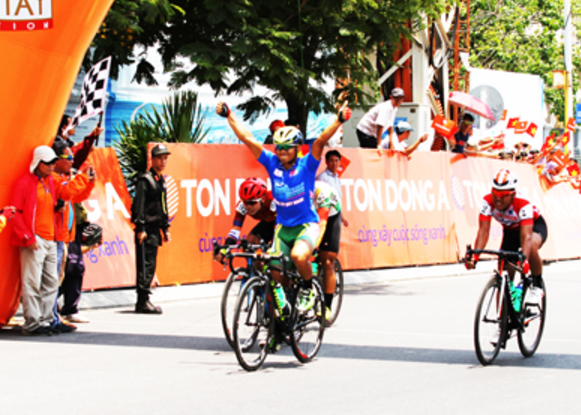 Tay đua Lê Nguyệt Minh về nhất