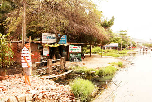 Cống nước thải gây ô nhiễm môi trường