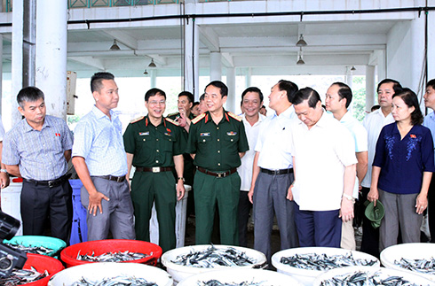 Quan tâm bảo vệ môi trường biển