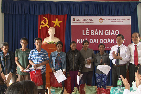 Niềm vui từ những ngôi nhà đại đoàn kết