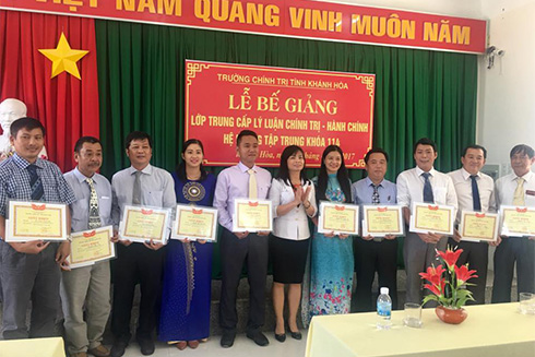 Bế giảng lớp Trung cấp lý luận chính trị - hành chính khóa 114